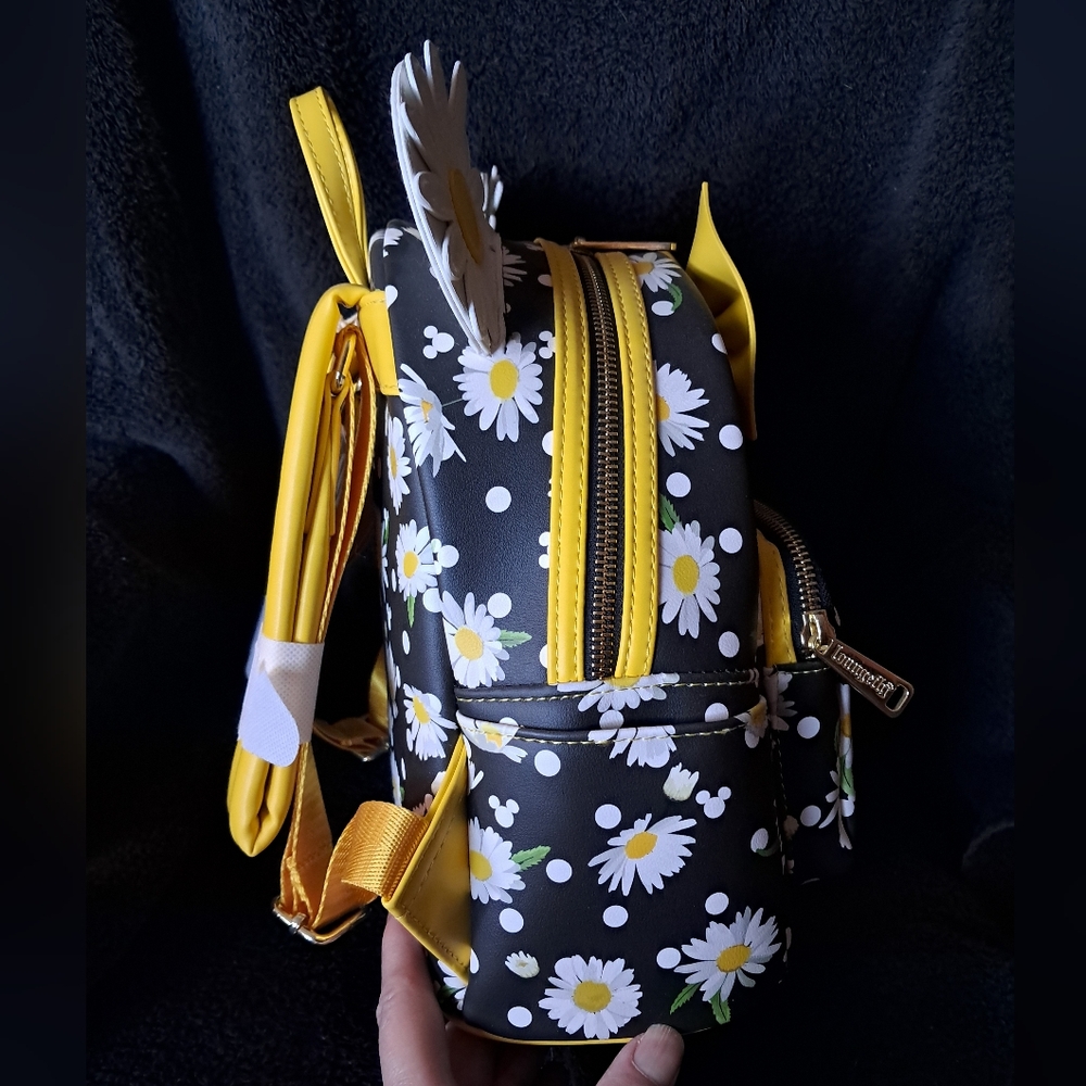Daisy Loungefly Mini Backpack - Picture 2 of 4